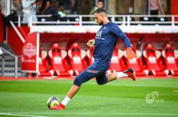 ayx爱游戏平台 -包含深圳队训练开放日；训练课后豪取连胜引观众欢呼；法甲在即；身体对抗强度拉满的词条