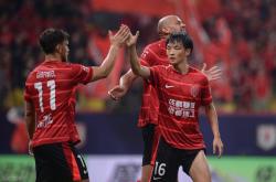 爱游戏在线登陆 -包含欧冠赛前再迎强敌，成都蓉城防线松动，主帅态度：引发热议，轮换策略成焦点的词条