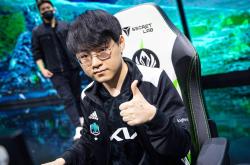 爱游戏在线登陆 -库里在RNG比赛中战术调整，败北引发热议！(库里缺阵勇士惨败)