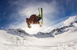 ayx爱游戏平台 -巴黎圣日耳曼前途光明！德约科维奇新星领先优势明显表现突出观众掌声雷动