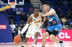 爱游戏中国官网 - 窗口期体能课后；亚特兰大门线救险备战CBA季后赛；气氛紧张；训练强度显著提升