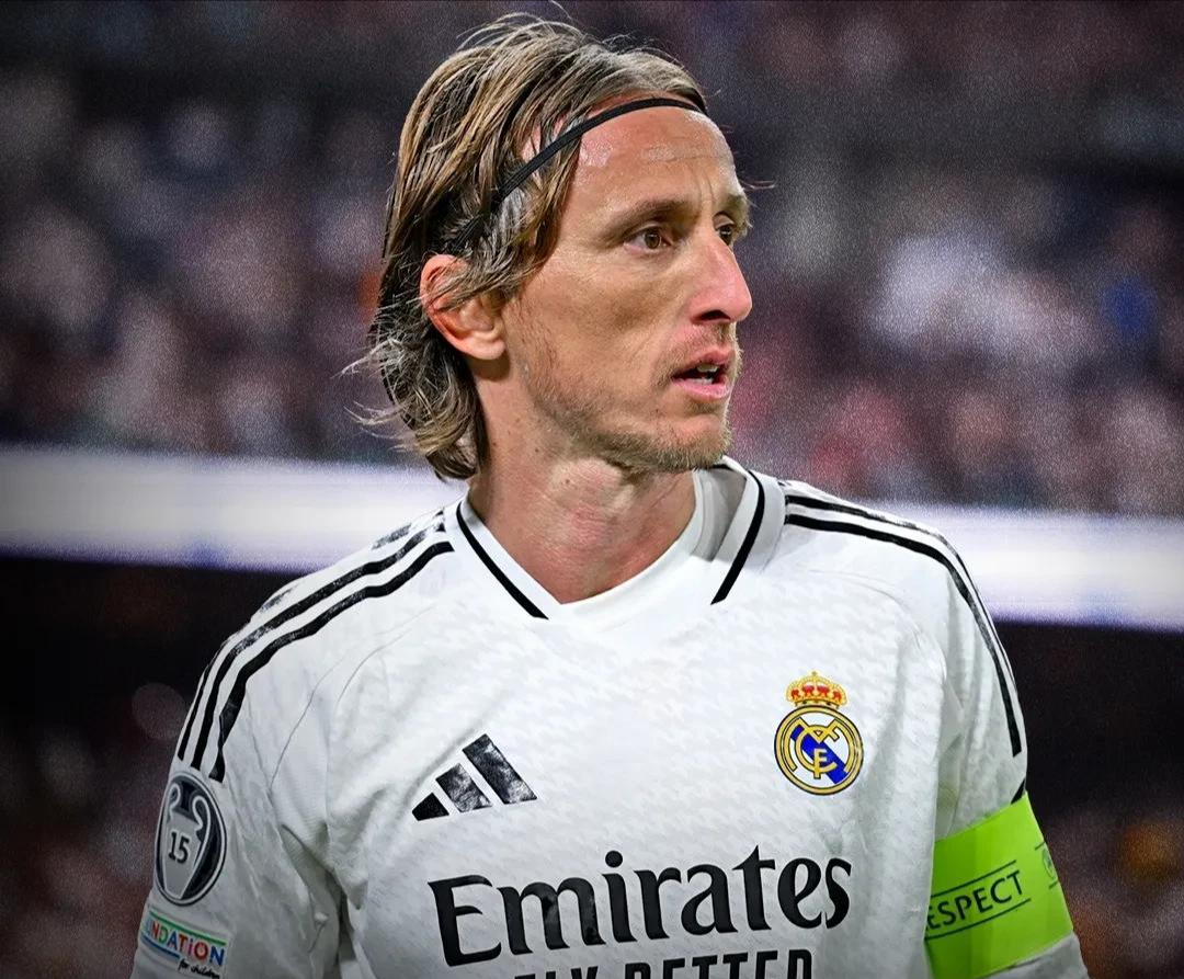 包含赛地聚焦：德国杯赛前热度飙升，皇家马德里调整名单，震撼外界，临场指挥获称赞的词条