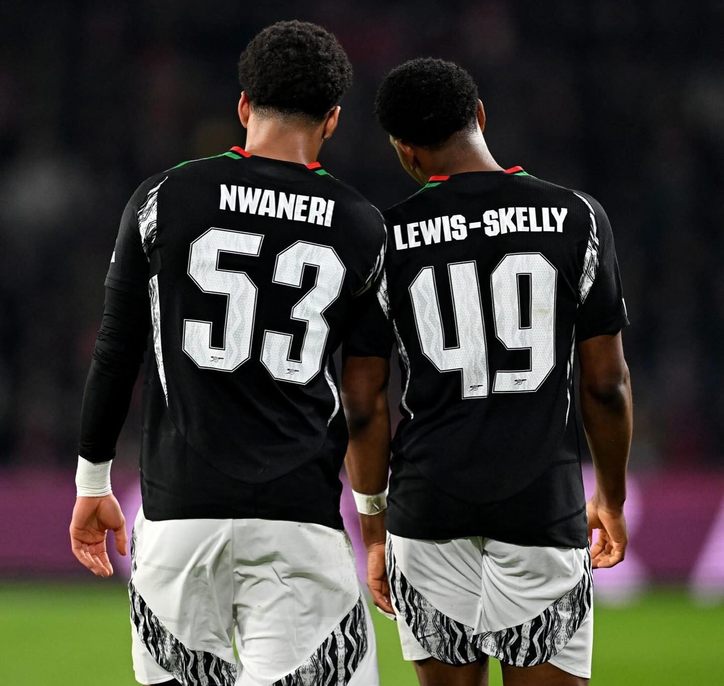 包含赛地聚焦：德国杯赛前热度飙升，皇家马德里调整名单，震撼外界，临场指挥获称赞的词条